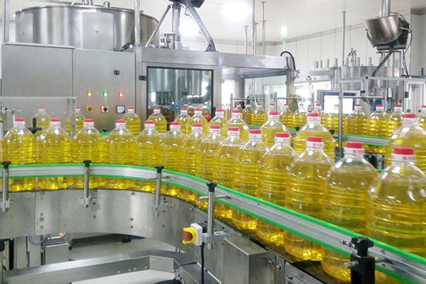 全自动液体包装机:高精度灌装一体化封装 全自动液体包装机:高精度灌装一体化封装